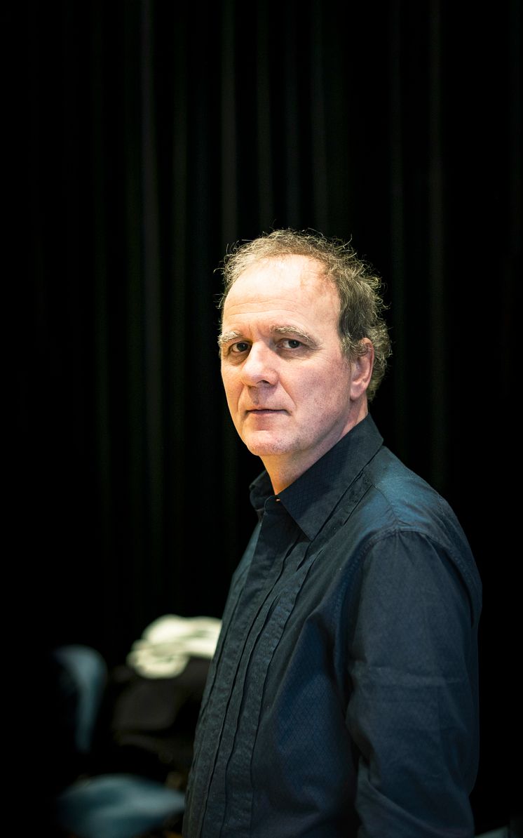 02-Gerard Watkins-regissör