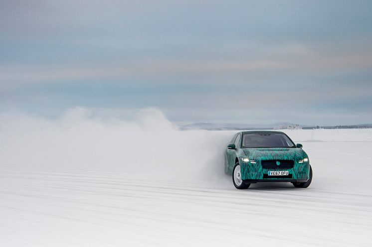 I-PACE Winter testing_042