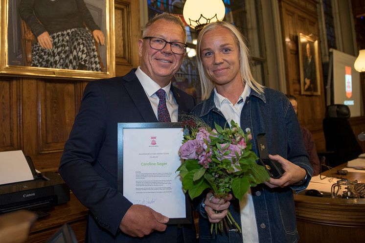 Caroline Seger får Helsingborgs stads hederstecken.