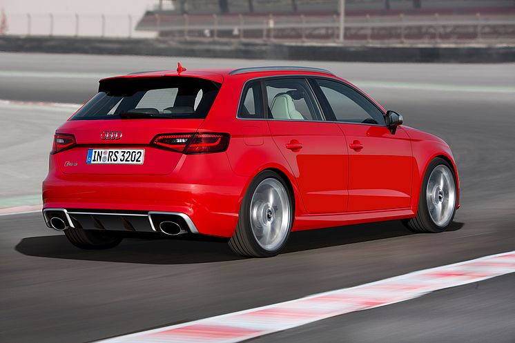 Audi RS 3 Sportback rear right side