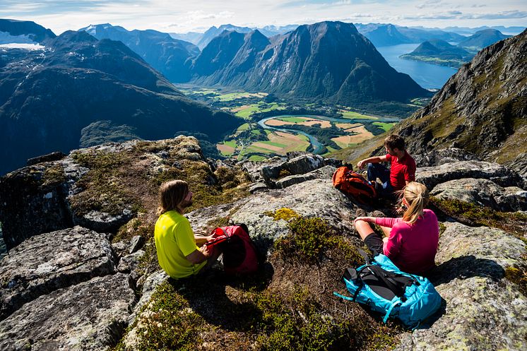 Romsdalseggen - Photo - Mattias Fredriksson - fjordnorway.com.jpg