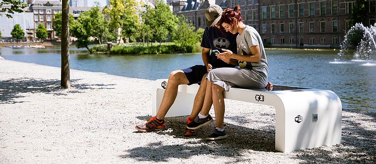 Smart Solar Bench, design Infra Marks