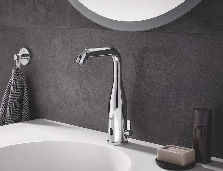 Miljø_36444000_Grohe Essence E berøringsfri kran_krom_Veilpris 10348kr.jpg