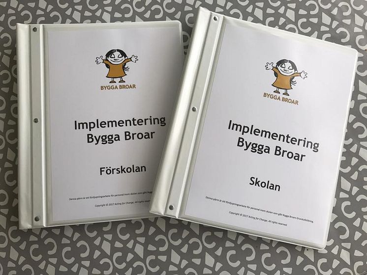 Impementeringsmaterial för projektet Bygga Broar som syftar till att stärka barns rättigheter och främja integrationen bland annat. 