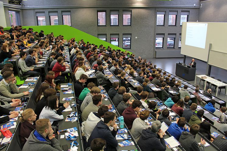 Mehr als 300 Schülerinnen und Schüler beim 6. Fachtag Informatik am 24. Januar 2017 an der Technischen Hochschule Wildau