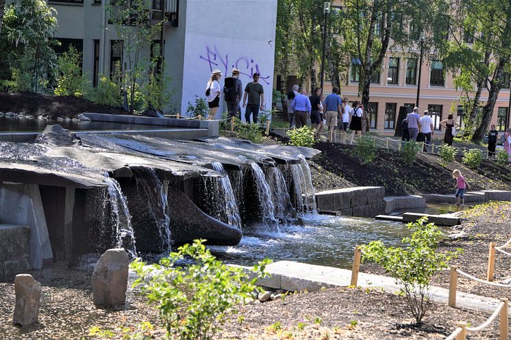 Grotten med folkeliv. Åpning Klosterenga park