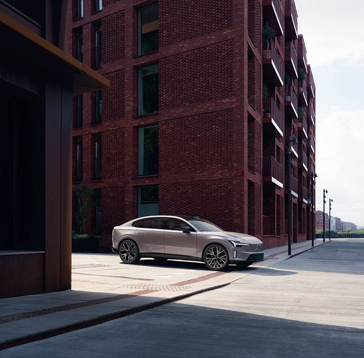 342393_Volvo_ES90_Exterior.jpg