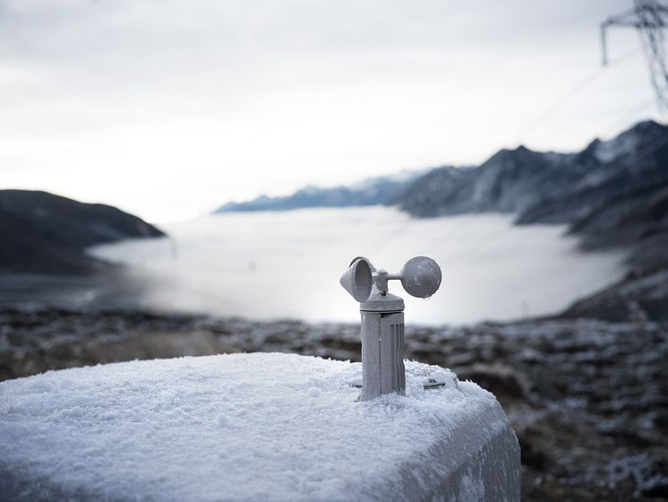 Dock 3-Anemometer low temperature-close up.jpg