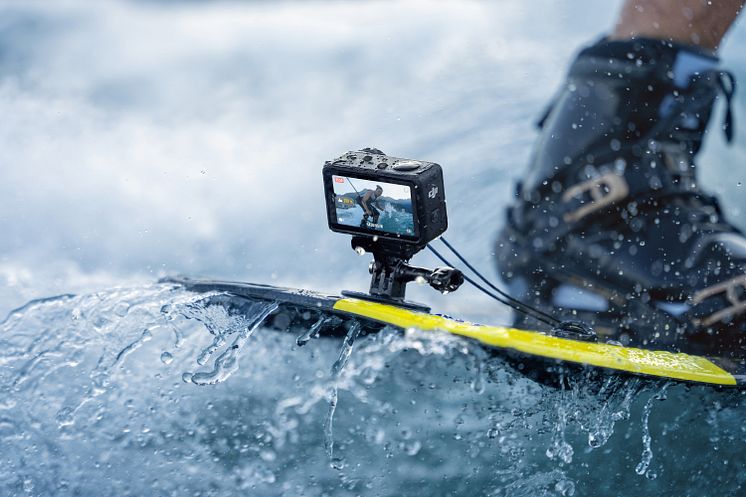 Osmo Action 5 Pro_Outdoor KV_Surfing.jpg