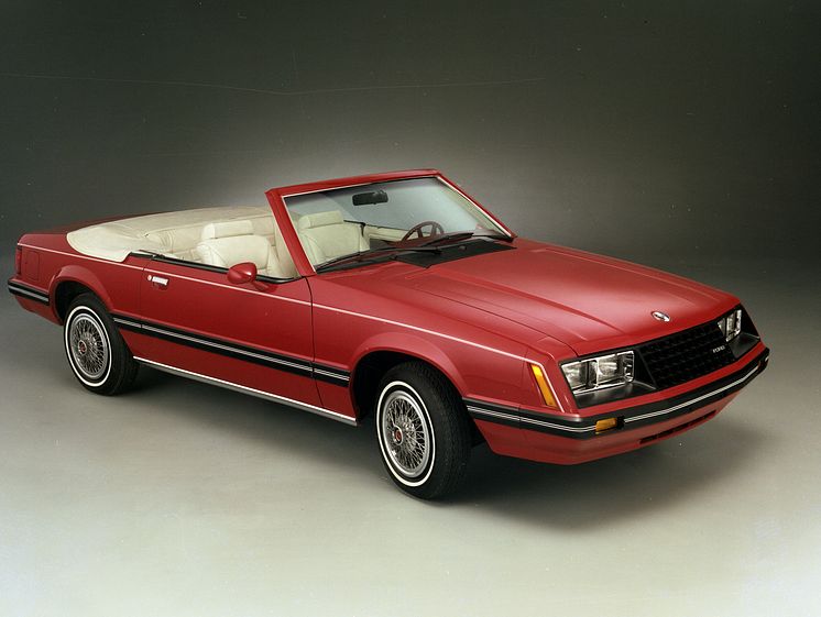 1982-Gen3_ford_mustang_III_convertible.jpg