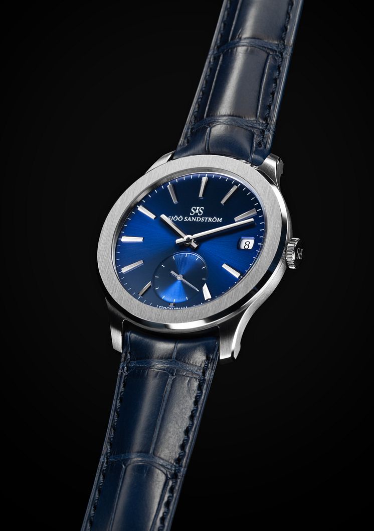 Royal Capital Image 1 Blue dial