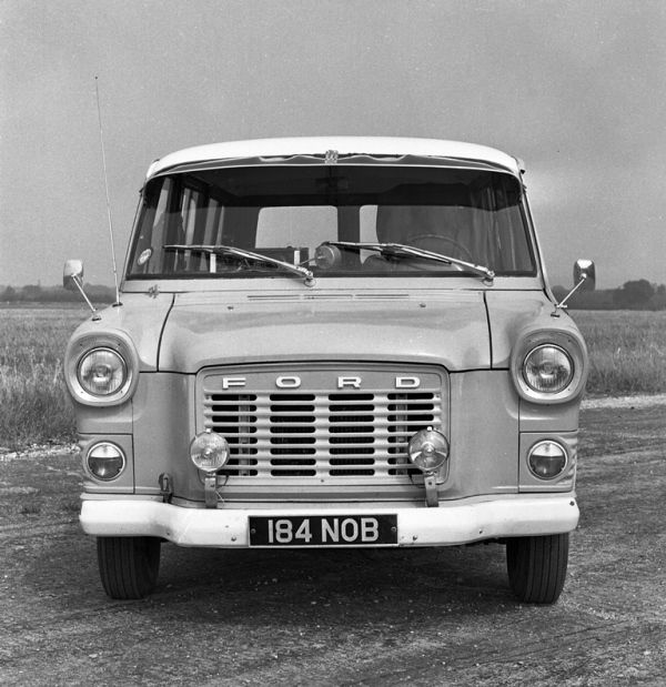 Immár 50 éves a legendás ford transit; egy új felmérés szerint a haszongépjárművek továbbra is az európai gazdaság 580 milliárd euró értékű szegmensének képezik a gerincét