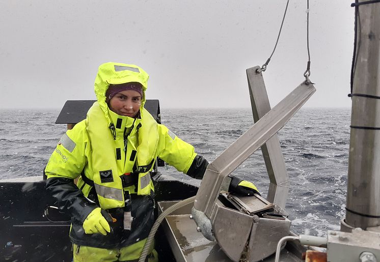 Sediment sampling Photo Carl Ballantine Akvaplan-niva.jpg