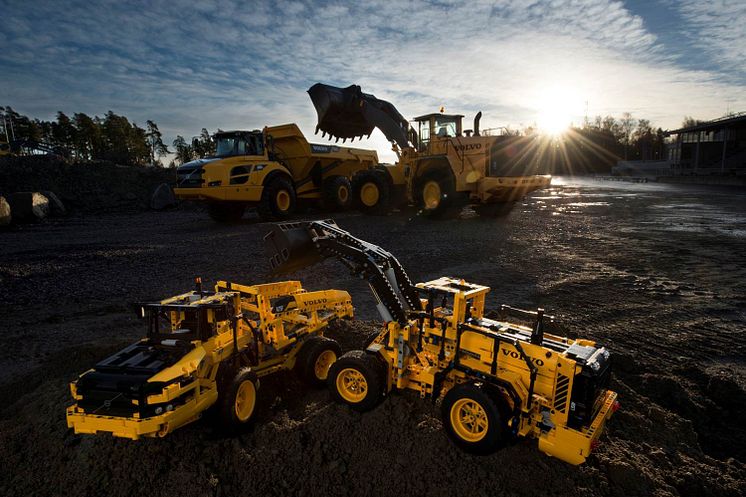 LEGO Technic - Volvo L350F hjullastare och Volvo A25F dumper