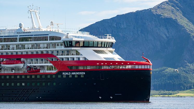 MS Roald Amundsen - Photo credit Hurtigruten _  Espen Mills - 07