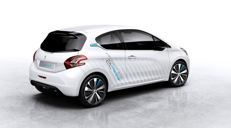 0,2-litersbilen Peugeot 208 HYbridAir_02