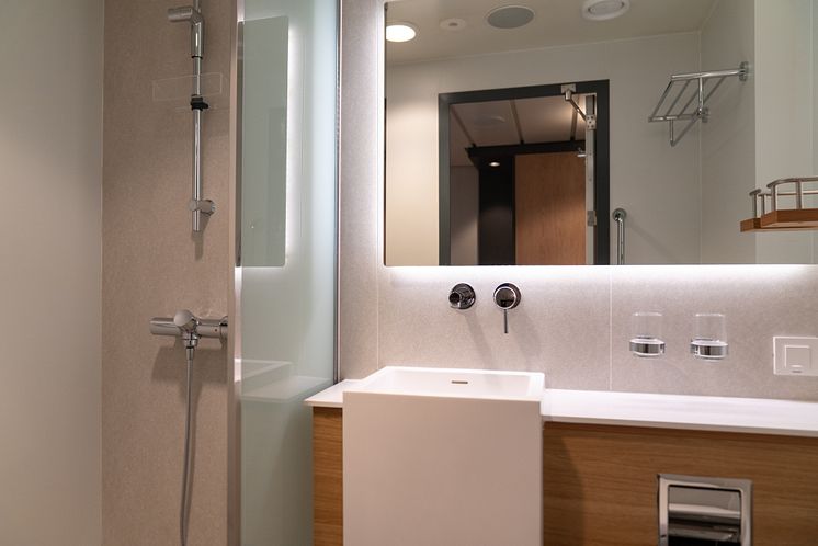 Bathroom in Superior Seaview Cabin