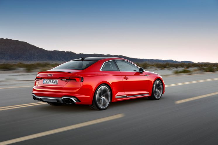 Audi RS 5 Coupé (Misano Red)