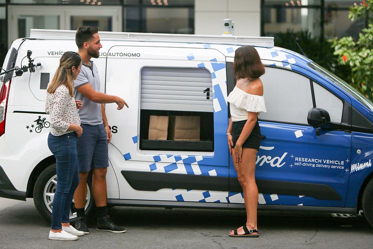 Levering med selvkørende Transit Connect