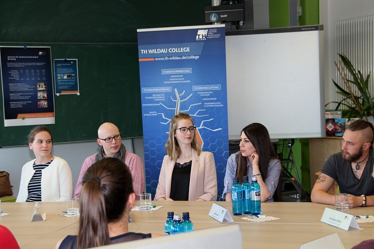 Ministerpräsident Woidke auf "ZukunftsTour Jugend" an der TH Wildau