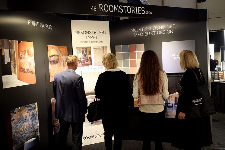  Roomstories viste print på flis, rekonstruert tapet og akustikkløsninger med eget design på utstillingen architect@work.