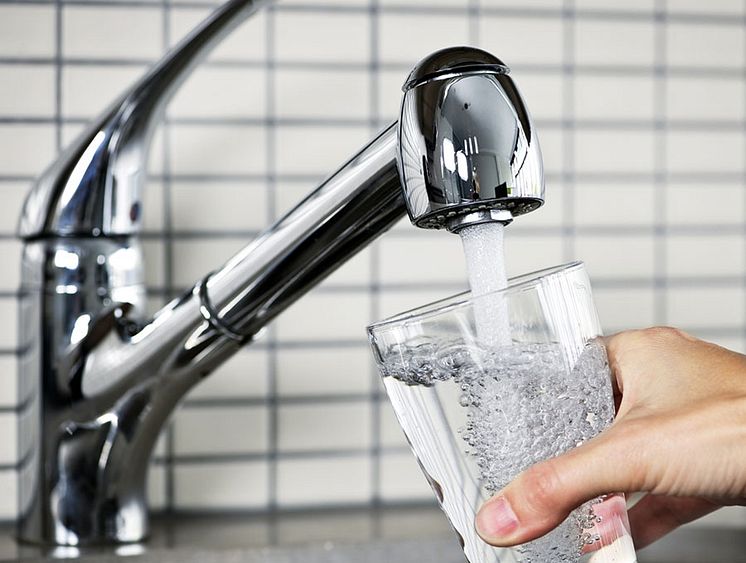 1666537-filling-glass-of-tap-water.jpg