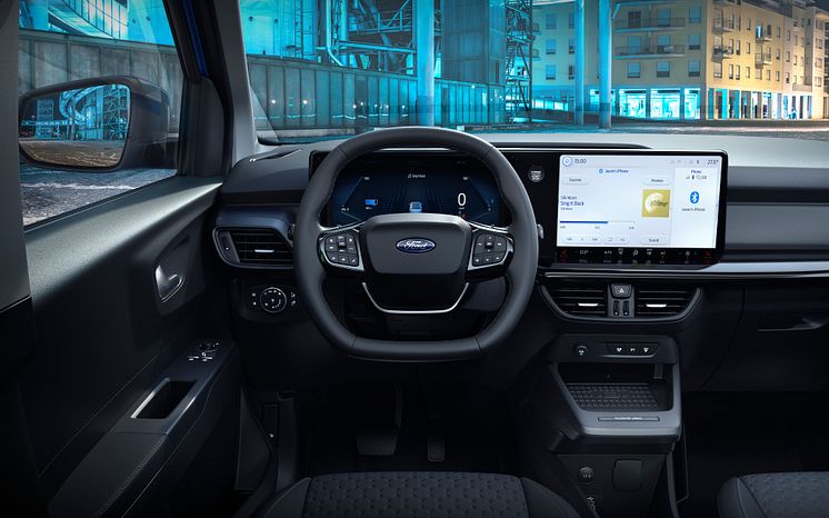 2023_FORD_E-TRANSIT_COURIER_INTERIOR_02