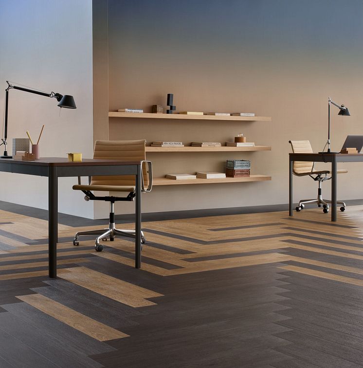 Medium-60063 waxed oak - 60061 blackened oak wide