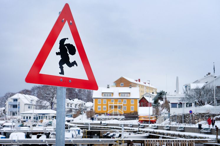 Drøbak- Santa Claus traffic sign-Photo -Visit Drøbak & Oscarsborg