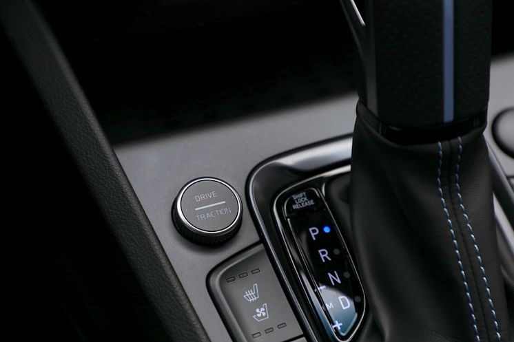 hyundai-kona-n-test-drive-sonic-blue-details-09