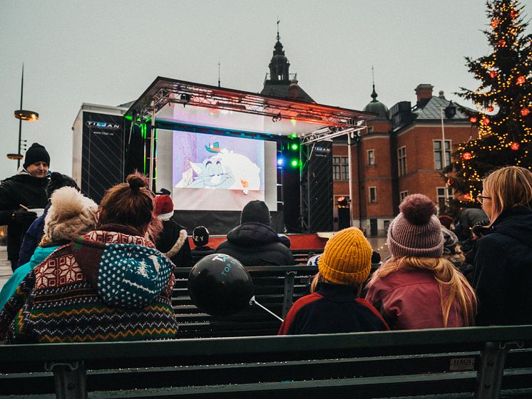Utomhusbio på Rådhustorget.jpg