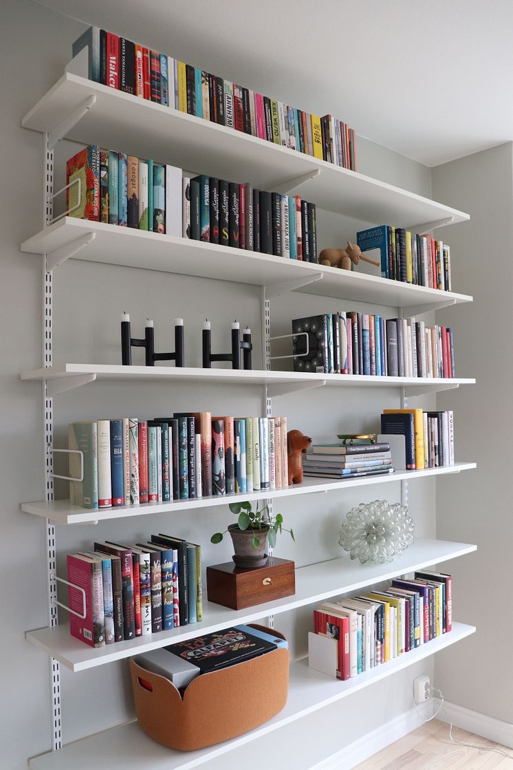 3_Elfa_Bookshelves_Interior_Shelving_system_2021_04_3