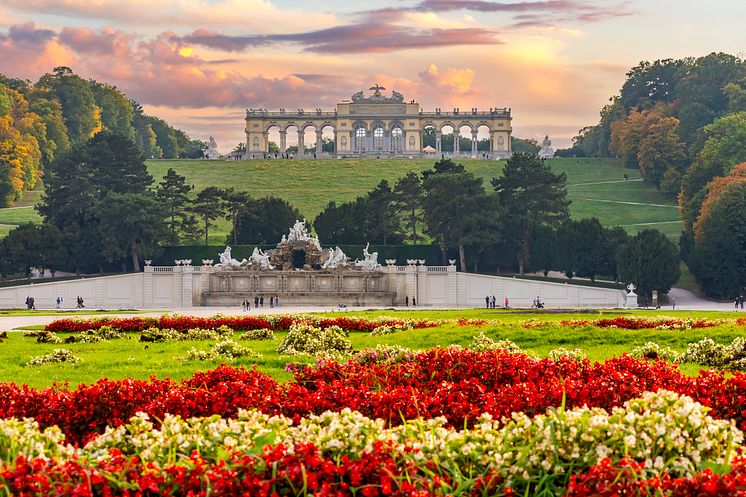 DEST_AUSTRIA_VIENNA_SCHÖNBRUNN_GARDENS_GettyImages-1378123067_Universal_Within usage period_95669