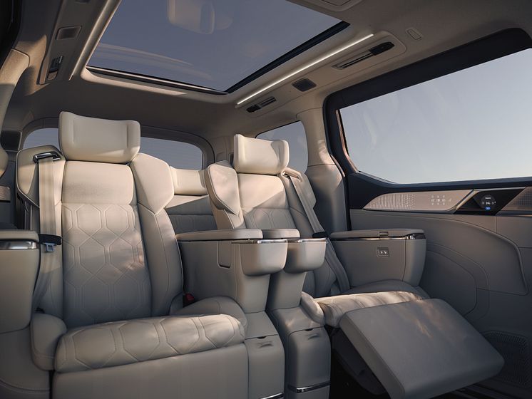Volvo_EM90_-_A_space_for_living_on_the_move