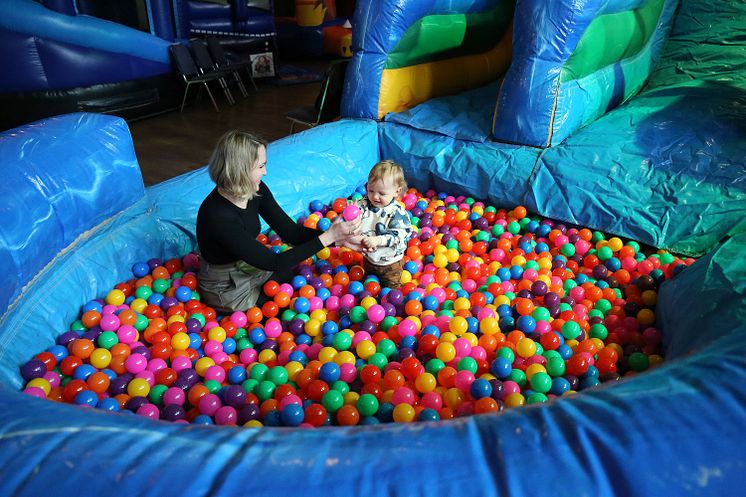 Westbad Leipzig - XXL-Hüpfburgen beim Winterferienprogramm
