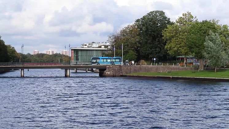 Elbuss över Österbro