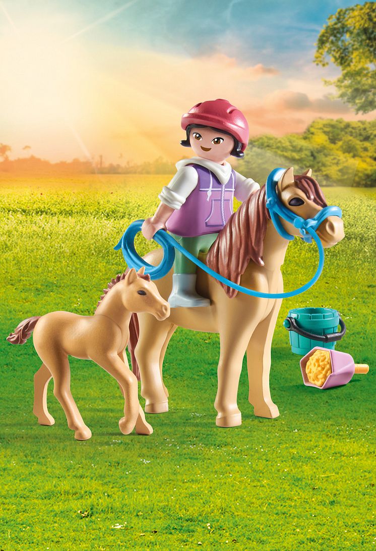 Kind mit Pony und Fohlen (71498) von PLAYMOBIL