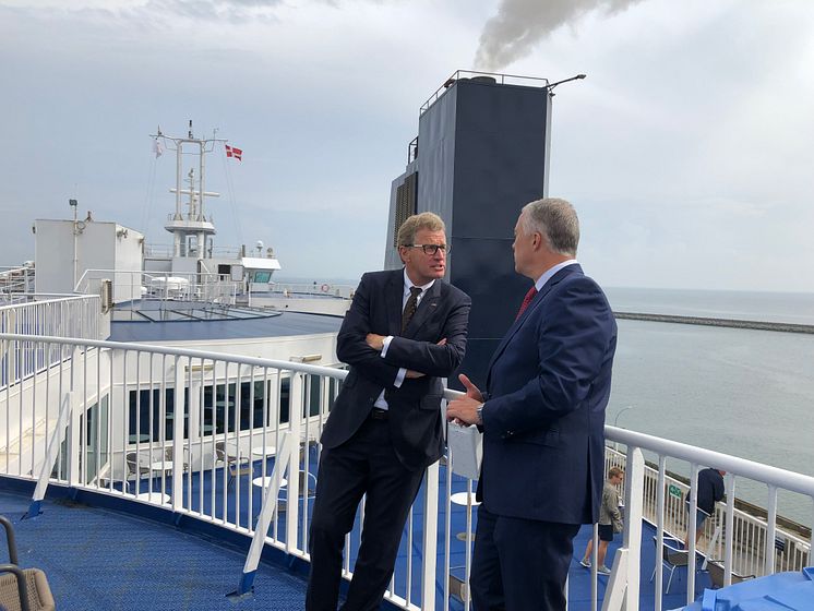 Minister für Wirtschaft, Verkehr, Arbeit, Technologie und Tourismus des Landes Schleswig-Holstein Dr. Bernd Buchholz und Søren Poulsgaard Jensen, CEO Scandlines, auf der "Schleswig-Holstein"