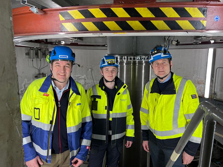 Kjetil Toverud, Andritz Hydro, Sander Øyhus Pihl, lærling og Alf Inge Berget, Ringerikskraft i Hønefoss kraftstasjon