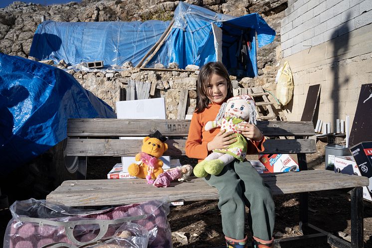 CH1948224_Aslı 9, with her favorite doll