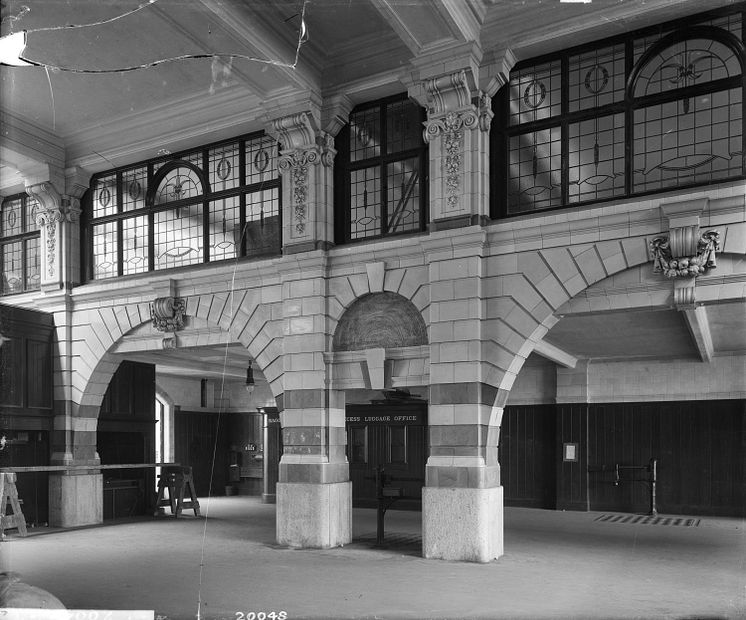 1907 How Victoria station ticket booking hall originally looked (Source Historic England Archive).jpg