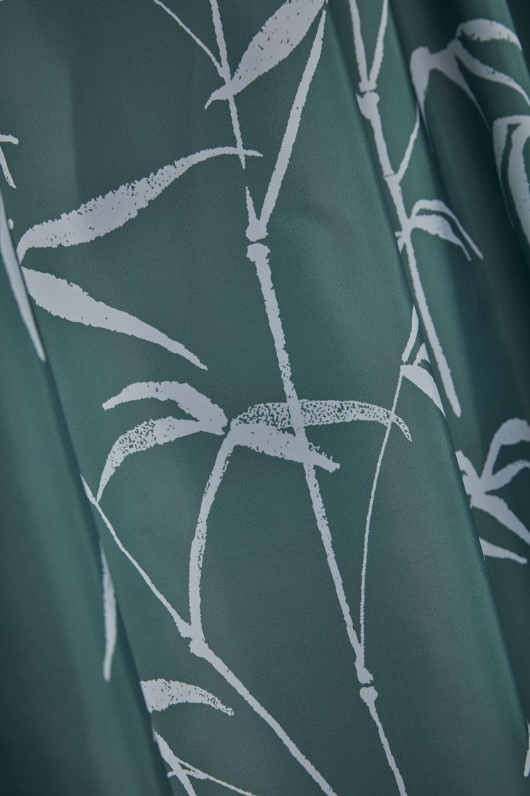 870322-60_2 Shower curtain Green Bamboo closeup