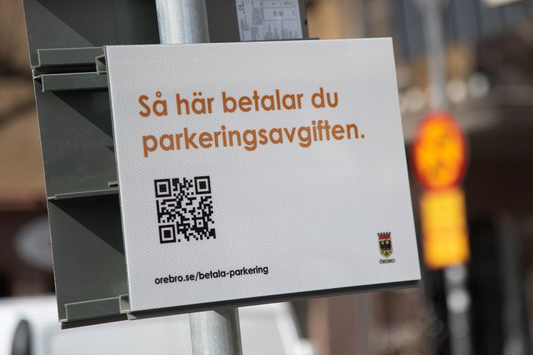 Skylt för parkeringsavgift - Foto Örebro kommun.jpg