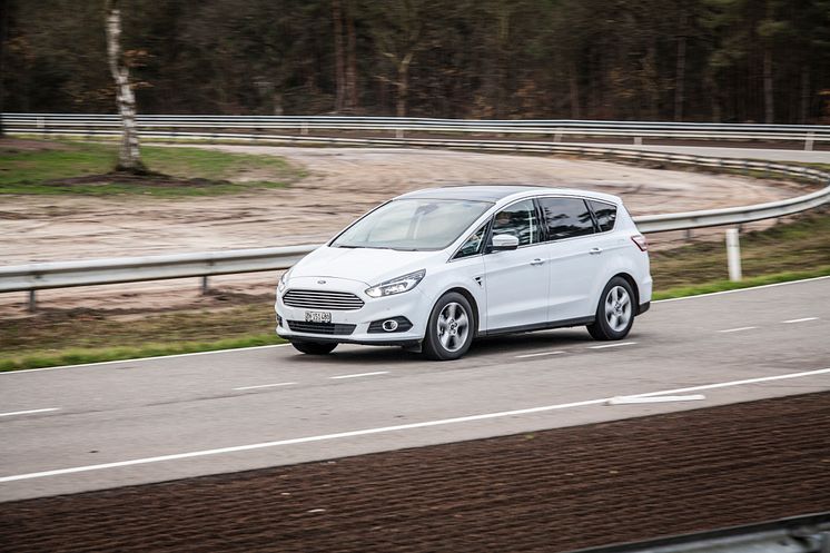 Ford S-MAX AWD (3)