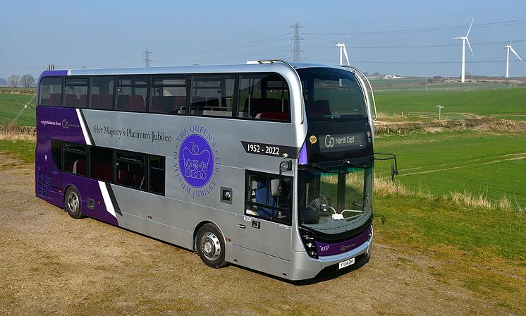 Queen's Platinum Jubilee bus (1)