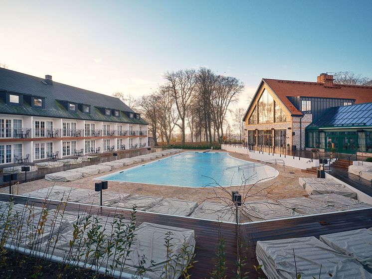 Maryhill_outsidepool1.jpg