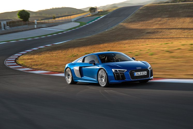 Audi R8 V10 front