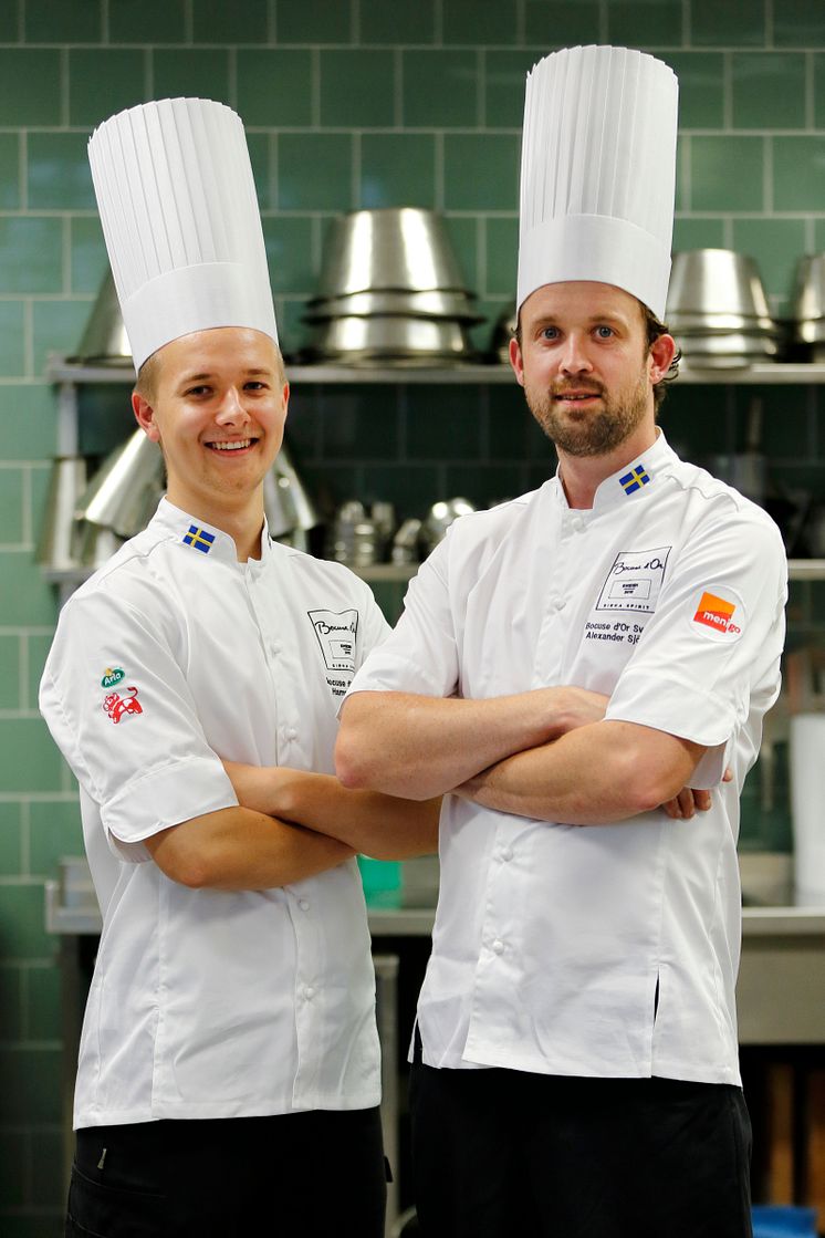 Commis Hampus Risberg och kandidat Alexander Sjögren
