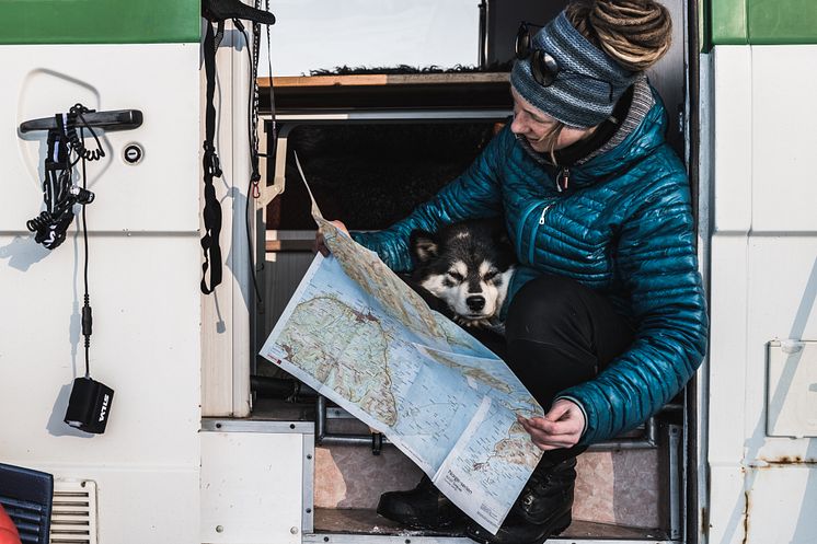 Lär dig läsa karta och kompass för en säker naturupplevelse