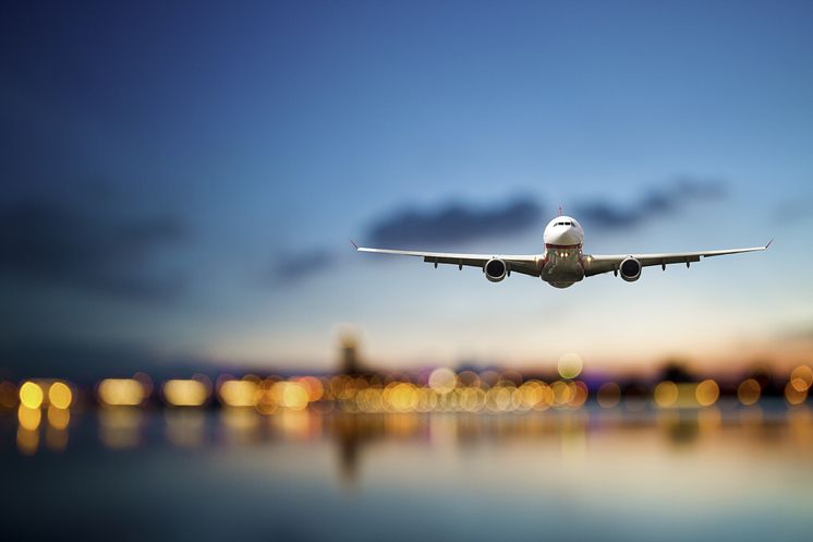 Perspective view of jet airliner in flight with bokeh background_186964970_20210122113308_14611_20231115122342